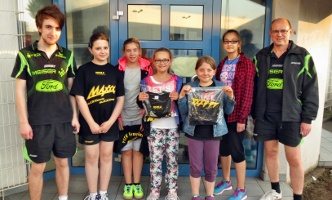 Neue Trikots für die Nachwuchsspieler